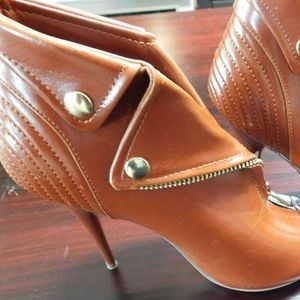 Michael Antonia Cognac Bootie